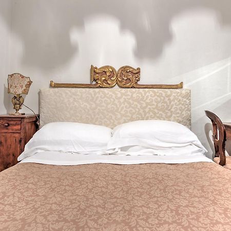 B&B La Residenza Del Poeta Montesicuro Екстер'єр фото