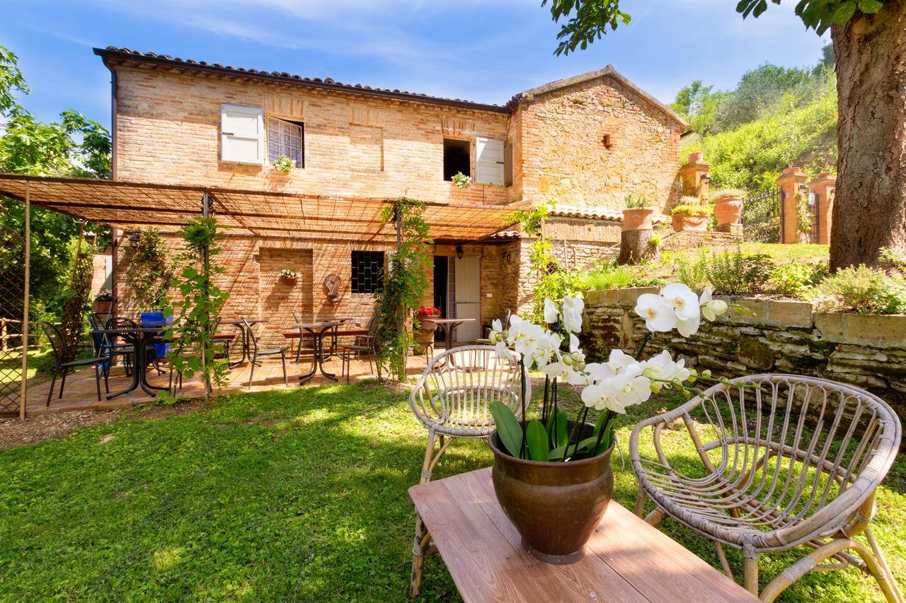 B&B La Residenza Del Poeta Montesicuro Екстер'єр фото