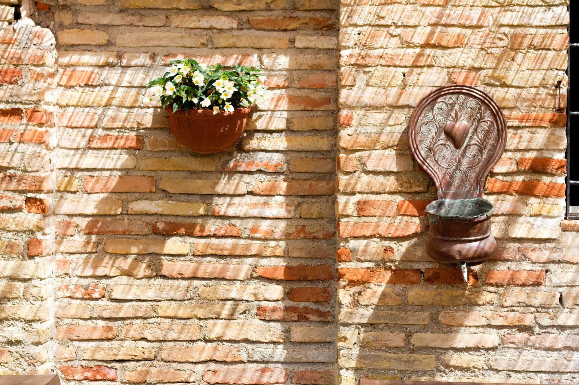 B&B La Residenza Del Poeta Montesicuro Екстер'єр фото