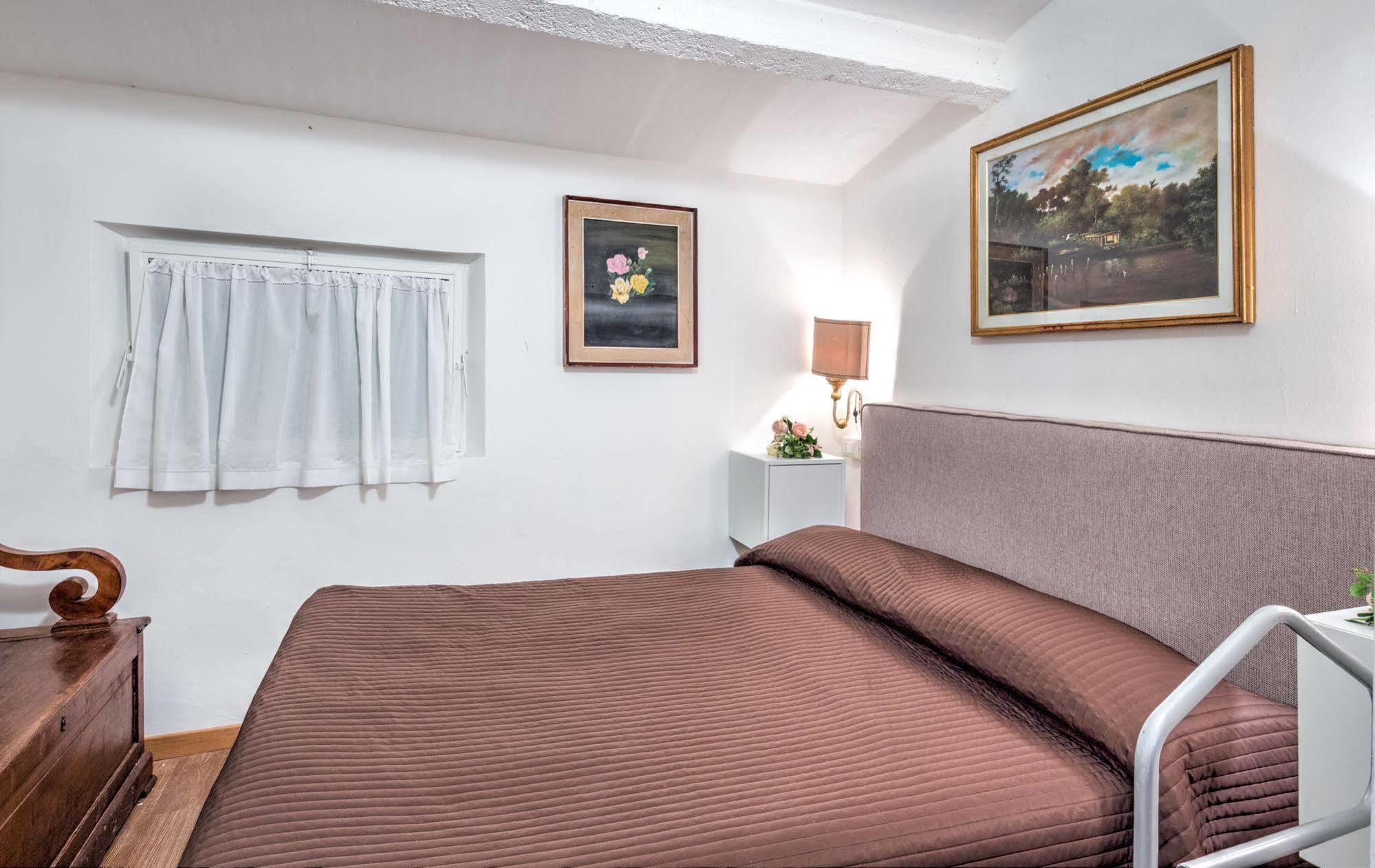 B&B La Residenza Del Poeta Montesicuro Екстер'єр фото